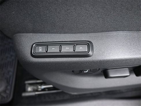 New 2026 Volkswagen Tiguan SEL R-Line image 31