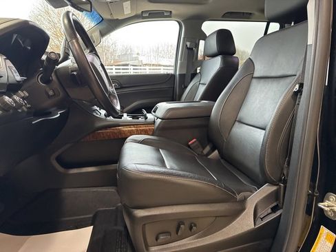 Used 2019 Chevrolet Suburban Premier image 14