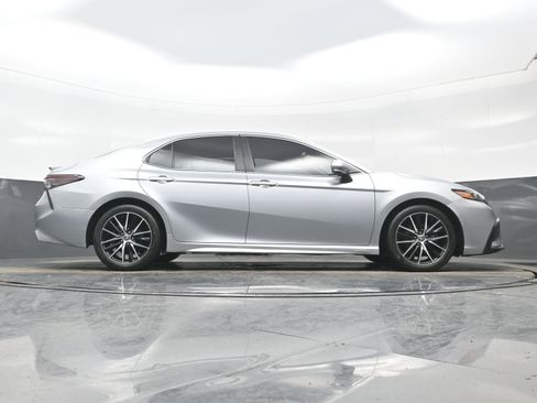 Used 2023 Toyota Camry SE image 33