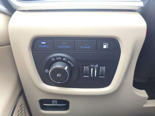 Used 2023 Jeep Grand Cherokee 4WD 4xe image 11
