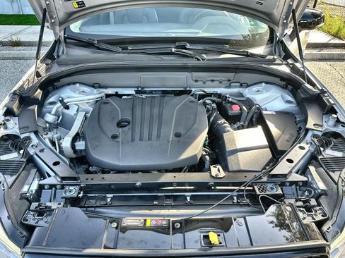 Used 2025 Volvo XC60 B5 Plus AWD/4WD image 13