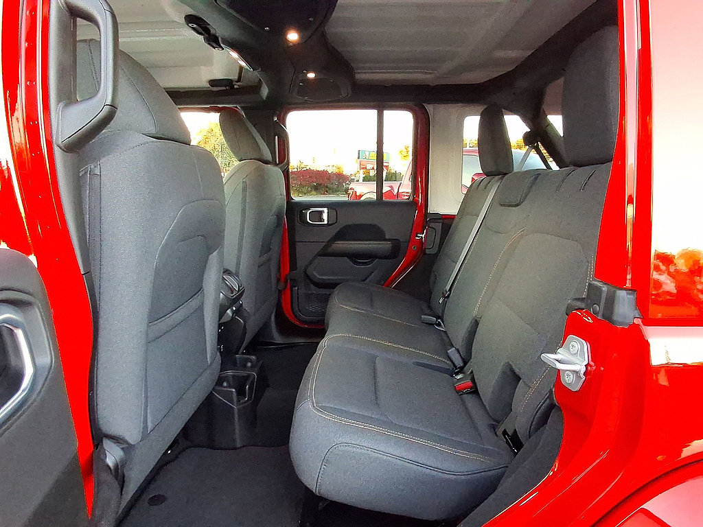 Used 2026 Jeep Wrangler Unlimited Sahara AWD/4WD image 26