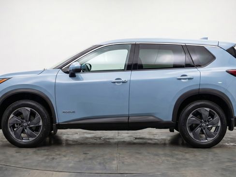 Used 2025 Nissan Rogue SV FWD image 5