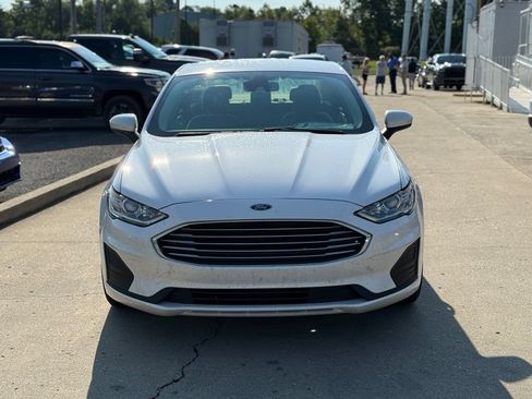 Used 2019 Ford Fusion SE FWD image 3