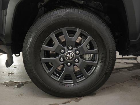 Used 2025 Toyota 4Runner SR5 image 28