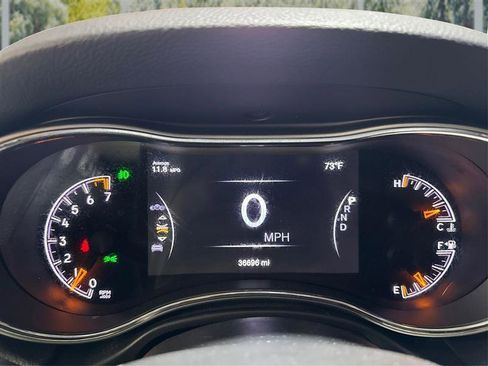 Used 2022 Jeep Grand Cherokee Laredo E AWD/4WD image 15