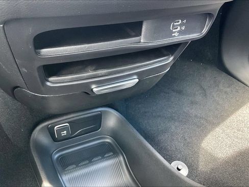 New 2027 Chrysler Pacifica Select FWD image 18