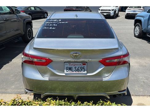 Used 2019 Toyota Camry SE FWD image 6