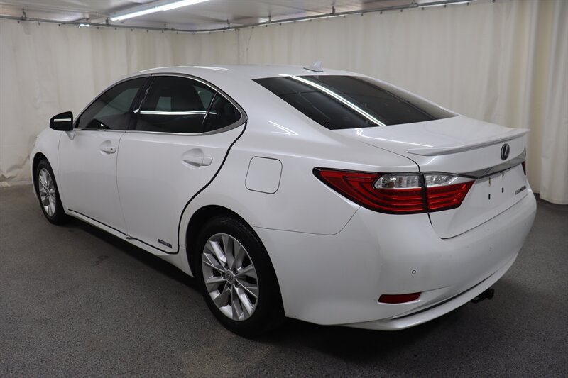 Used 2014 Lexus ES 300h w/ Luxury Package w/Bamboo Trim FWD image 5