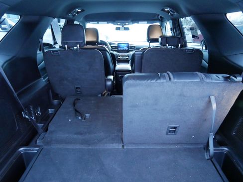 Used 2020 Ford Explorer XLT w/ Equipment Group 202A image 6