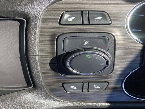 Used 2023 GMC Acadia SLT image 15