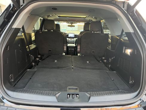 Used 2022 Ford Explorer XLT w/ Equipment Group 202A image 19