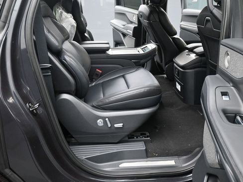 New 2025 Lincoln Navigator L Reserve w/ Jet Appearance Package image 18