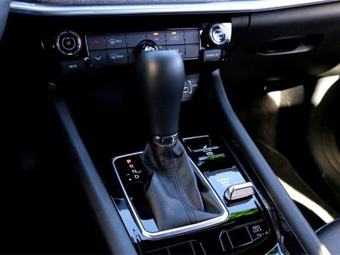 Used 2025 Jeep Compass Latitude image 16