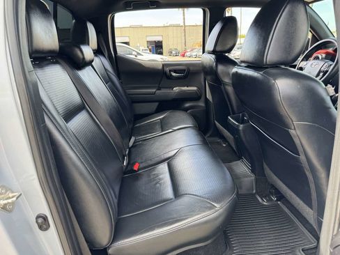 Used 2019 Toyota Tacoma TRD Sport w/ TRD Premium Sport Package image 17