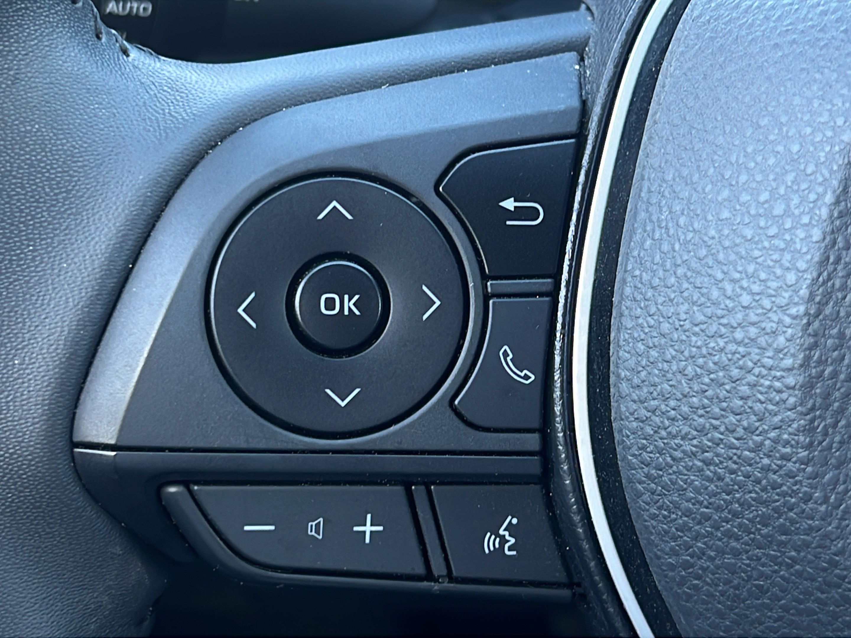 Used 2022 Toyota RAV4 XLE Premium AWD/4WD image 20