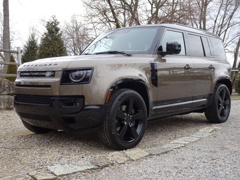 New 2026 Land Rover Defender 110 X-Dynamic SE image 8