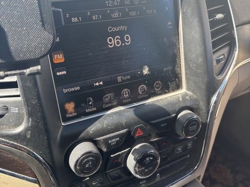 Used 2014 Jeep Grand Cherokee Limited image 10