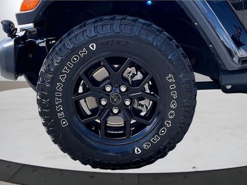 Certified 2024 Jeep Gladiator Willys image 31