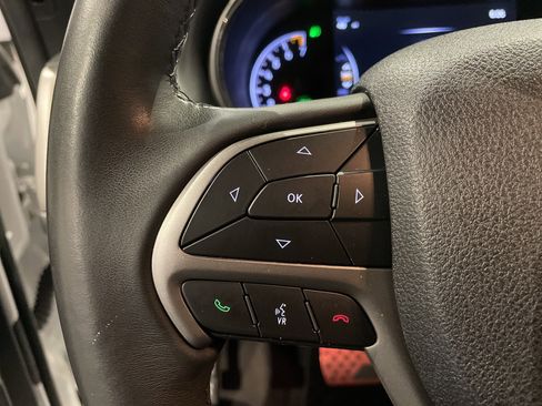 Used 2018 Jeep Grand Cherokee Laredo image 20