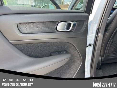 Used 2025 Volvo XC40 B5 Plus image 16