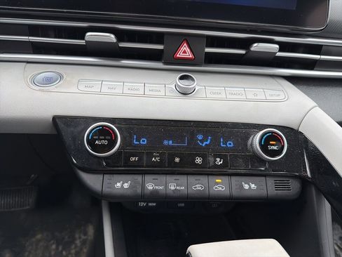 Certified 2022 Hyundai Elantra Limited image 27