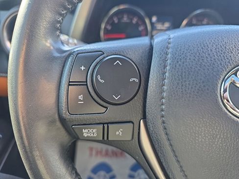 Used 2018 Toyota RAV4 SE image 23