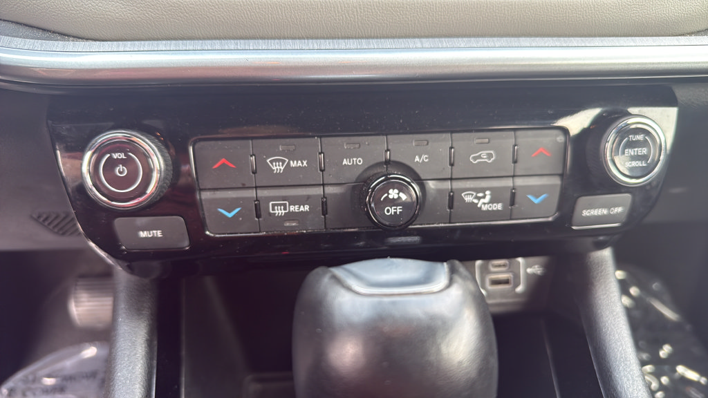 Used 2025 Jeep Compass Limited AWD/4WD image 27