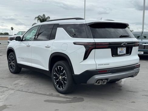 New 2026 Chevrolet Traverse LT w/ Sun and Wheel Package FWD image 3