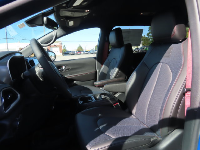 New 2027 Chrysler Pacifica Select AWD/4WD image 18
