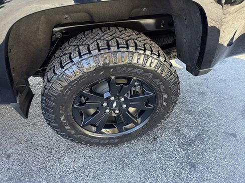 Used 2022 Chevrolet Colorado Z71 w/ Z71 Midnight Edition image 2