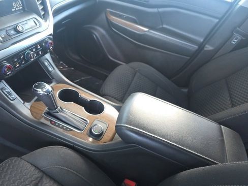 Used 2019 GMC Acadia SLE image 31