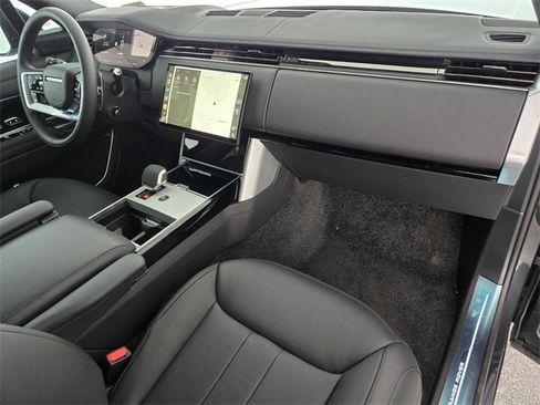 New 2025 Land Rover Range Rover SE image 17