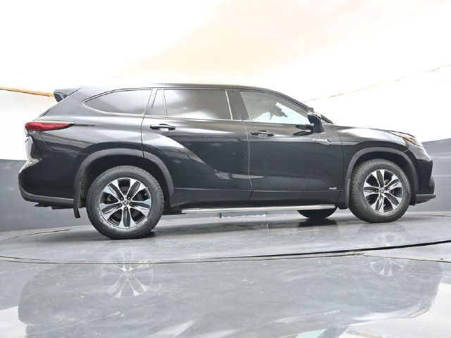 Used 2021 Toyota Highlander XLE AWD/4WD image 35