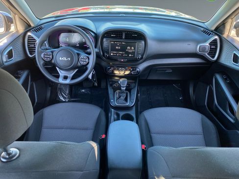 Used 2025 Kia Soul LX FWD image 10