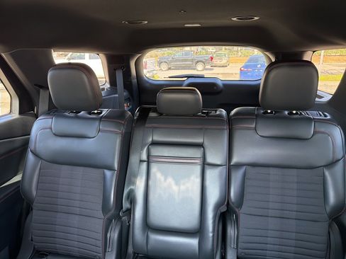 Used 2025 Ford Explorer ST-Line w/ ST-Line Street Pack image 10