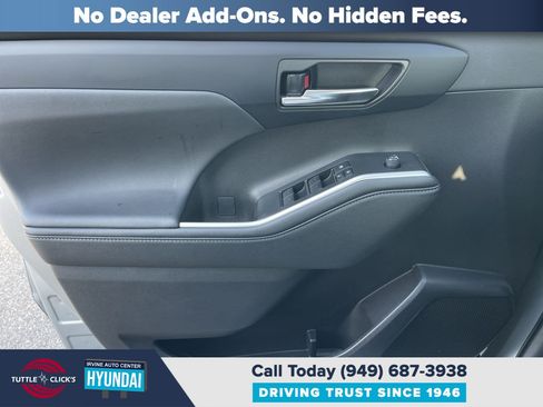 Used 2024 Toyota Highlander XLE FWD image 24