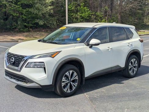 Used 2022 Nissan Rogue SV image 3