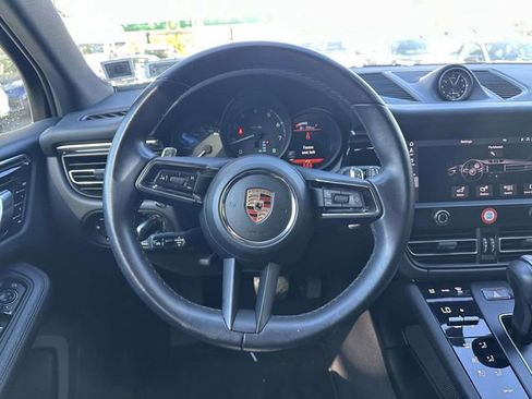 Used 2024 Porsche Macan image 11