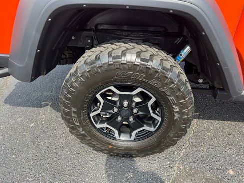 Used 2023 Jeep Gladiator Rubicon w/ Cold Weather Group AWD/4WD image 14