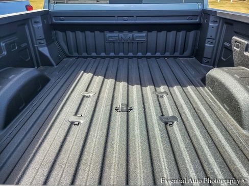 New 2026 GMC Sierra 2500 Denali Ultimate w/ LPO, Black Badging Package image 17