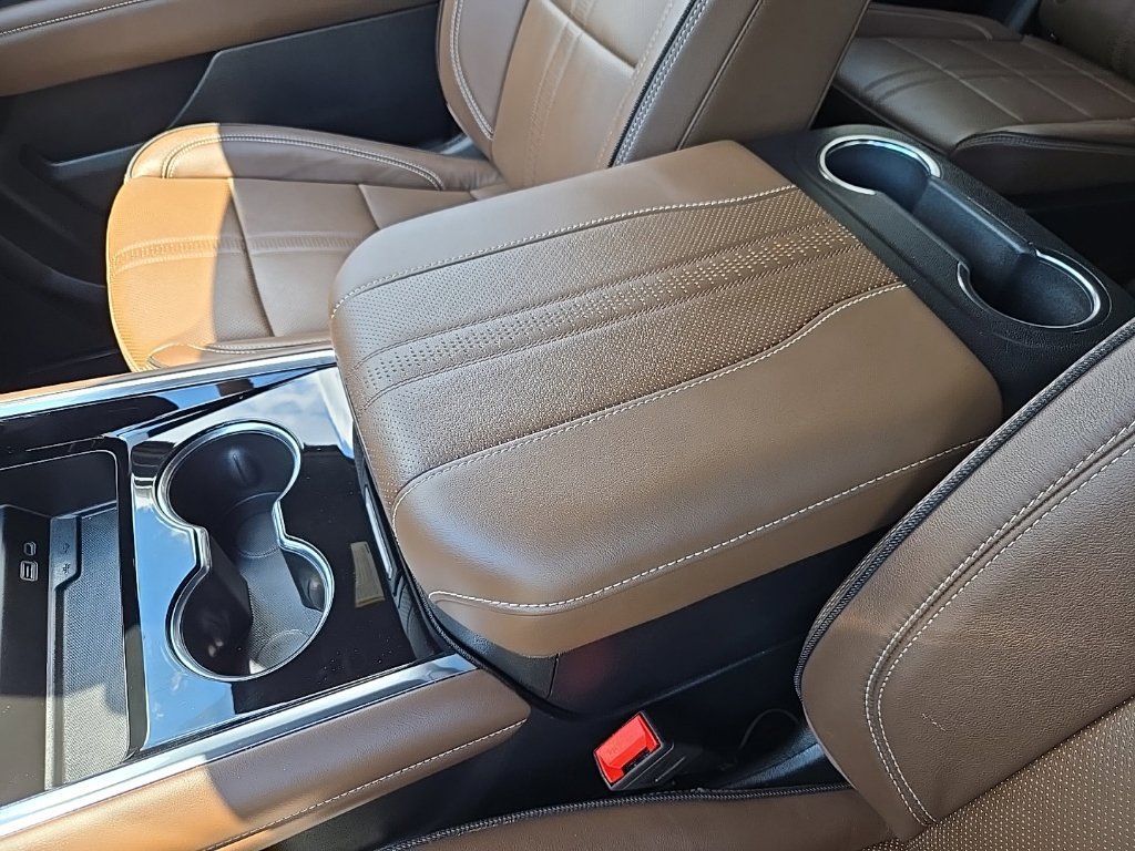 Used 2025 Chevrolet Suburban High Country AWD/4WD image 37