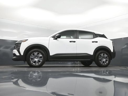 Used 2025 Nissan Kicks S AWD/4WD image 39