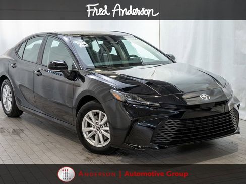 Used 2025 Toyota Camry LE FWD image 1