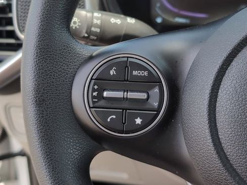 Used 2025 Kia Soul LX w/ LX Technology Package FWD image 25