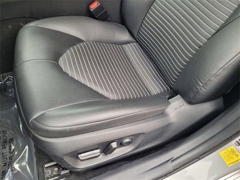 Used 2024 Toyota Camry SE image 10