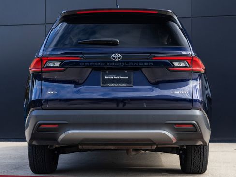 Used 2025 Toyota Grand Highlander AWD image 7