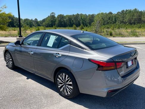 Used 2024 Nissan Altima 2.5 SV FWD image 16