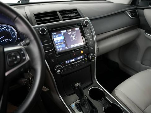 Used 2017 Toyota Camry SE FWD image 19