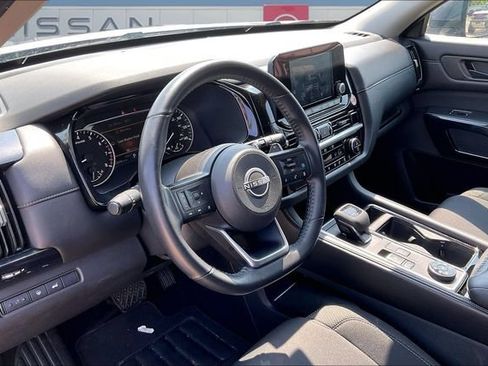 Used 2025 Nissan Pathfinder SV AWD/4WD image 16